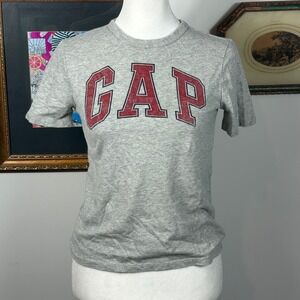 Grey Gap Tee Shirt with Red Vintage Style Logo - SIZE Kids M Baby Tee